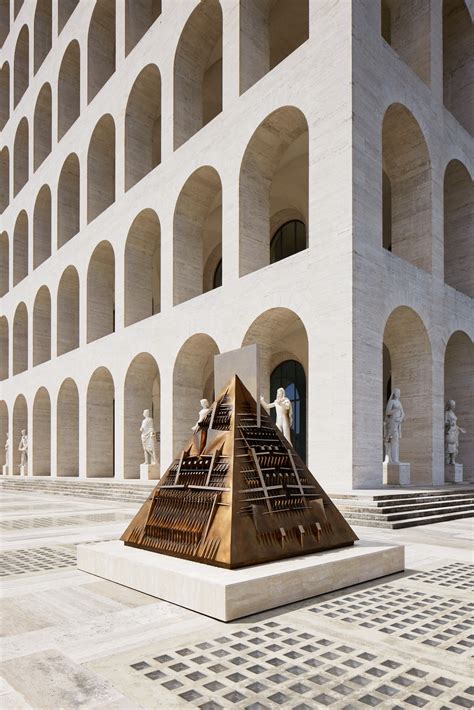 Palazzo della Civiltà Italiana: Fendi (è di) Casa